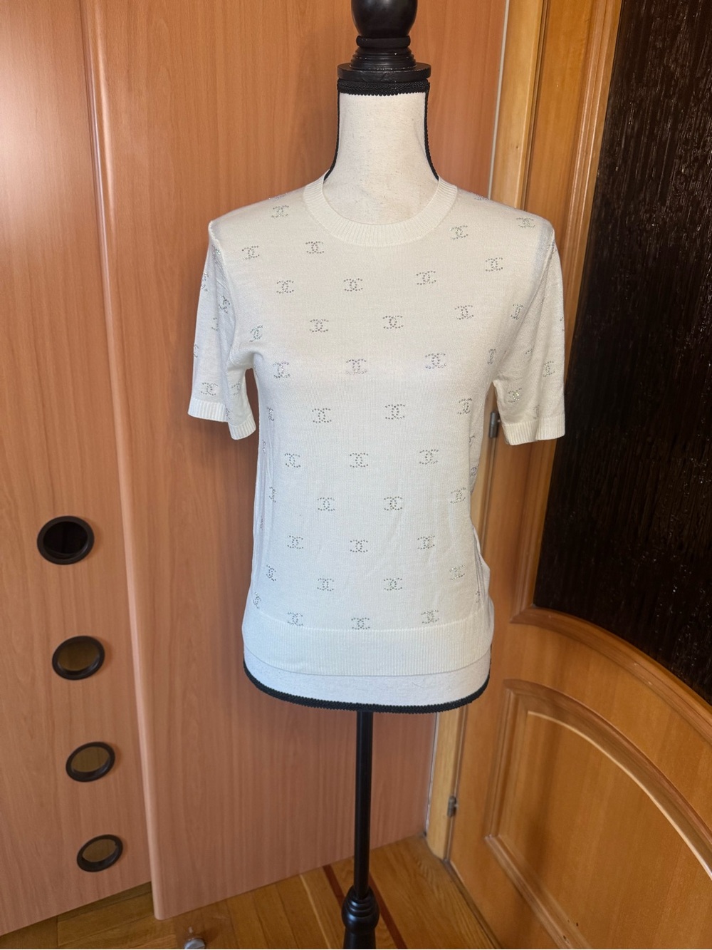 CHANEL Cream Short Sleeve Knit Top with Subtle Swarovski CC Eyelet Motif Sz M - Picture 2 of 16